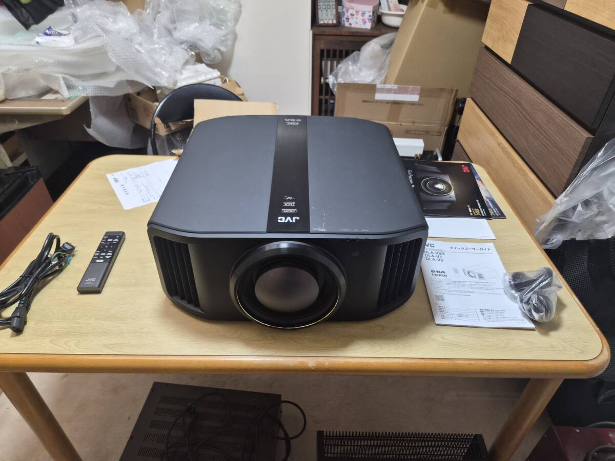 JVC DLA-V9R Projector 8K [v1242713849]