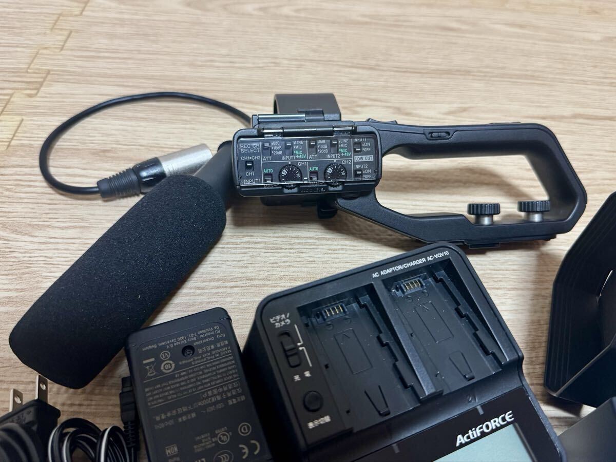 Sony PXW-Z90 4K HDR XDCAM Memory Camcorder with Dual Charger and 2 Batteries [u1242756481]