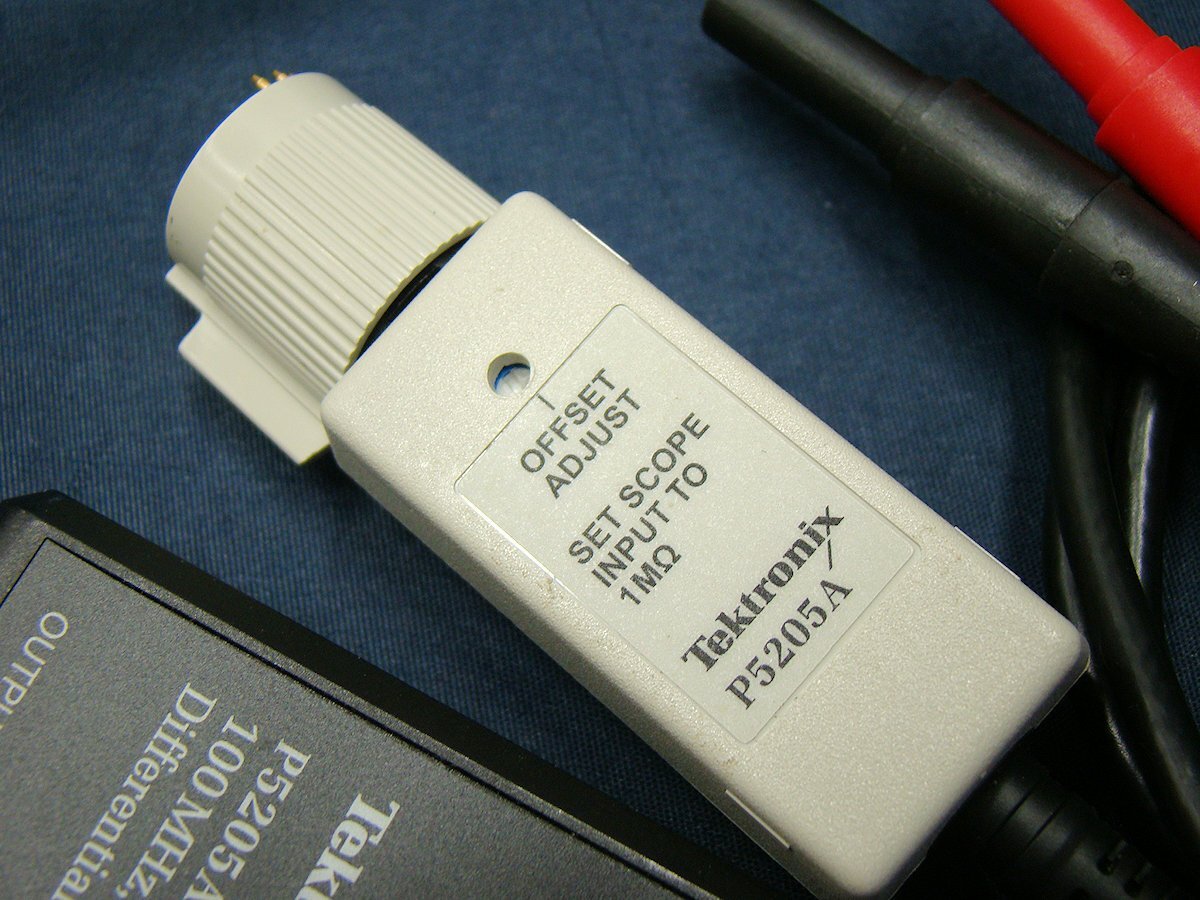 Tektronix P5205A High Voltage Differential Probe 100MHz 1300V 2 pcs [v1243306614]