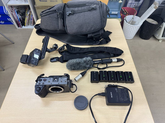 SONY FX3 ILME-FX3 Camera with XLR Handle and 5 Batteries [n1243388964]