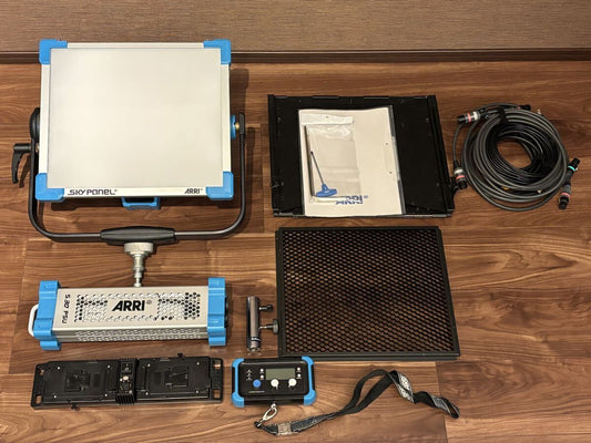 ARRI SkyPanel S30-C High-End LED Lighting with ARMOR Penn Elecom Rack Case [t1243530869]
