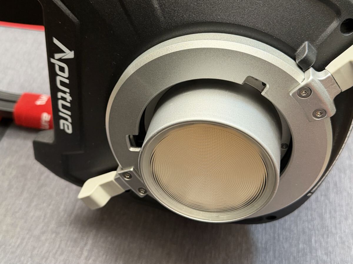 Aputure Storm 1000C Full Color LED Light [p1244387036]