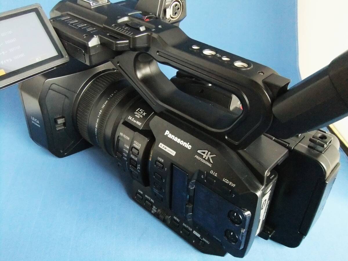 Panasonic AG-UX90 4K Professional Video Camera with Charger and 4 Batteries [p1244485391]