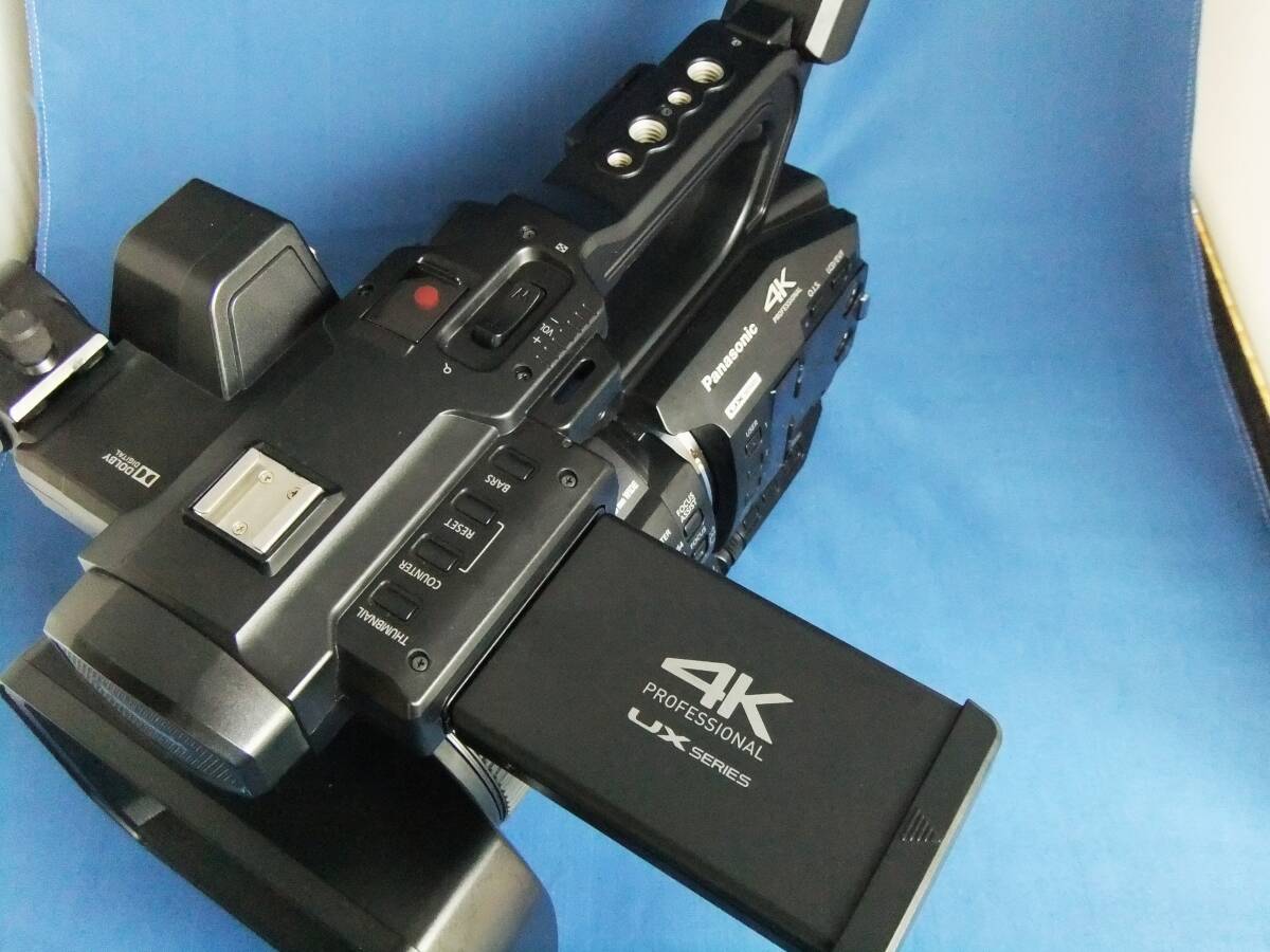 Panasonic AG-UX90 4K Professional Video Camera with Charger and 4 Batteries [p1244485391]