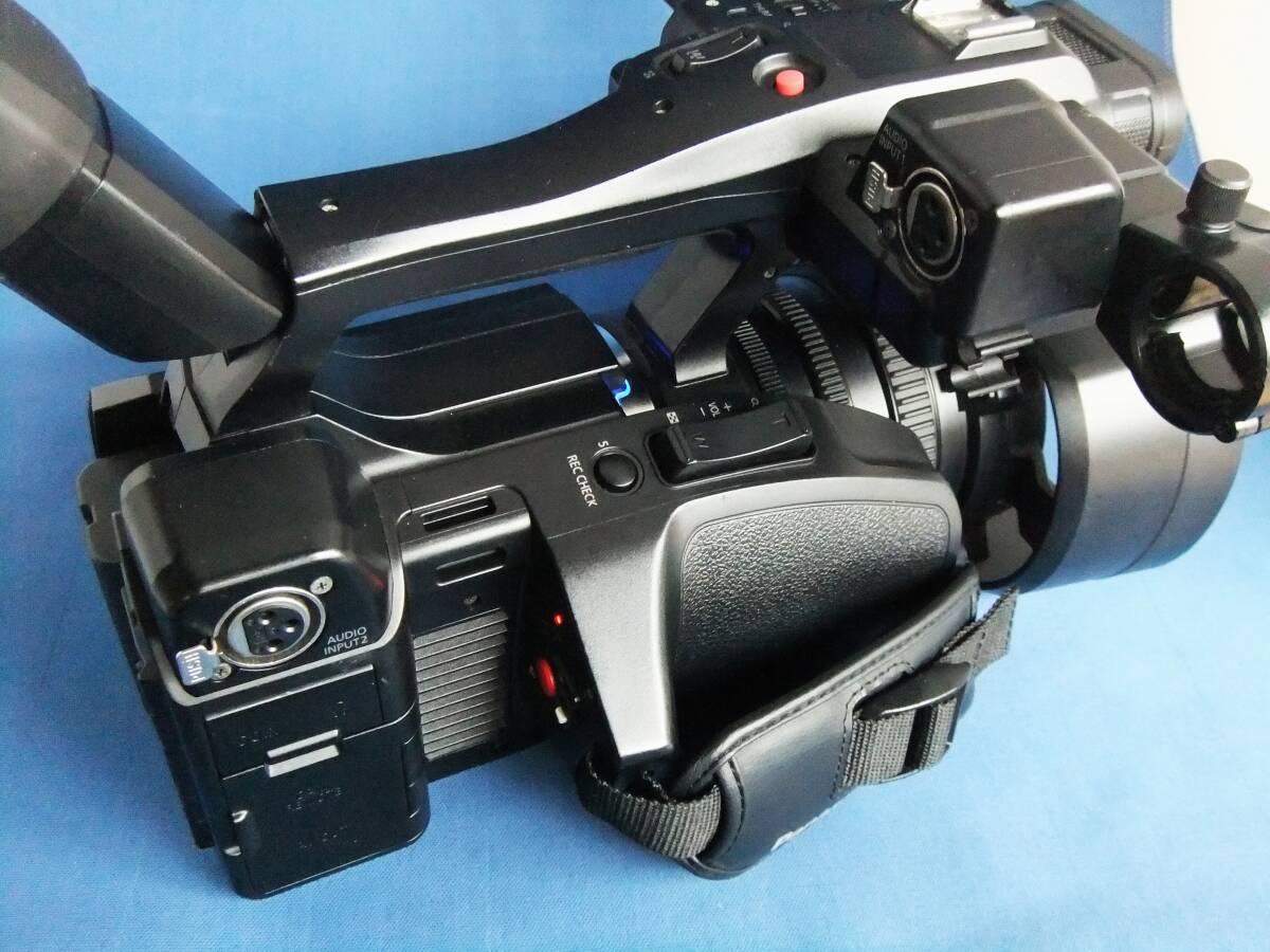 Panasonic AG-AC30 Professional Camera with Charger and Battery [g1244472348]