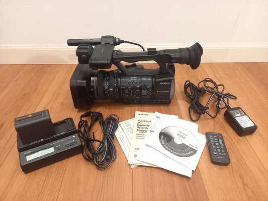 Sony HXR-NX3 Professional Camera with Charger Remote and Microphone [p1244973611]