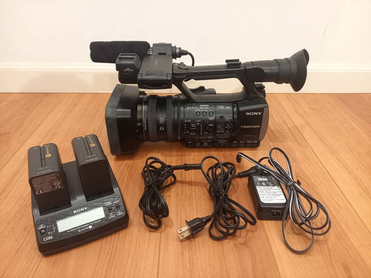 Sony HXR-NX3 Professional Camera with Charger and 2 Batteries [g1244954631]