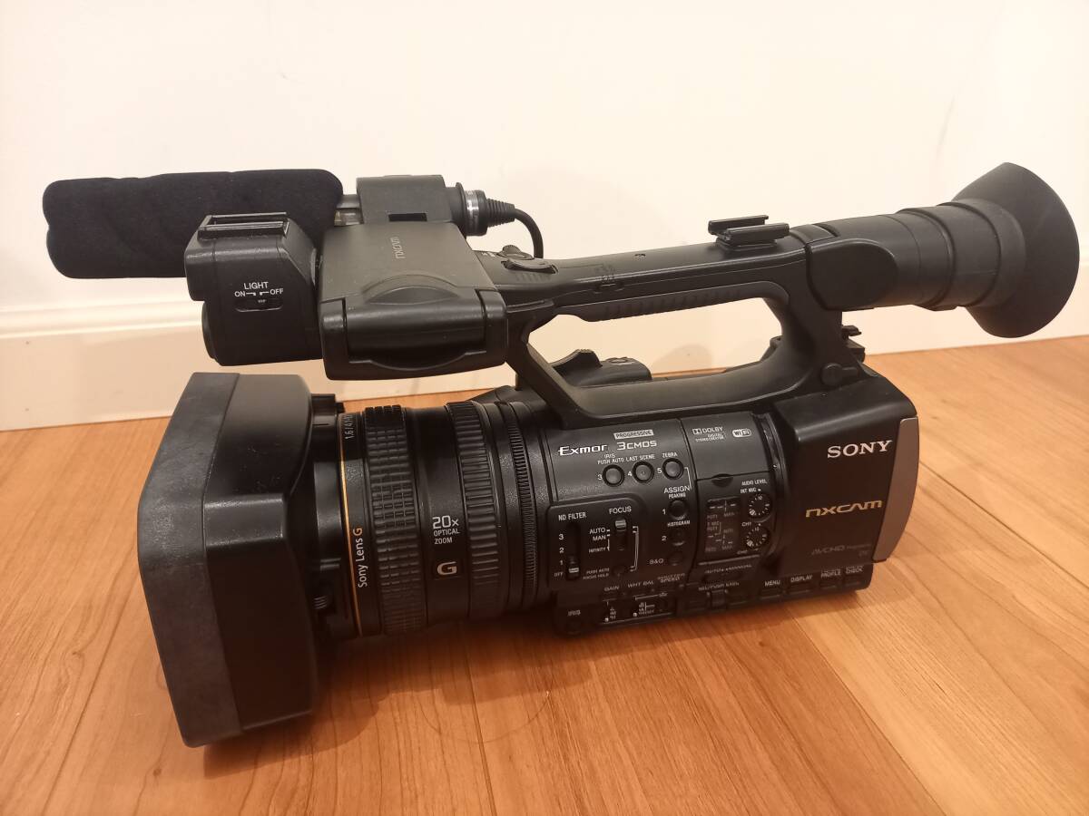Sony HXR-NX3 Professional Camera with Charger and 2 Batteries [g1244954631]
