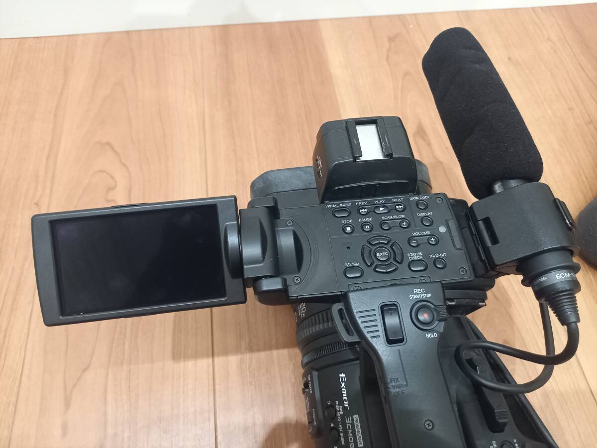 Sony HXR-NX3 Professional Camera with Charger and 2 Batteries [g1244954631]