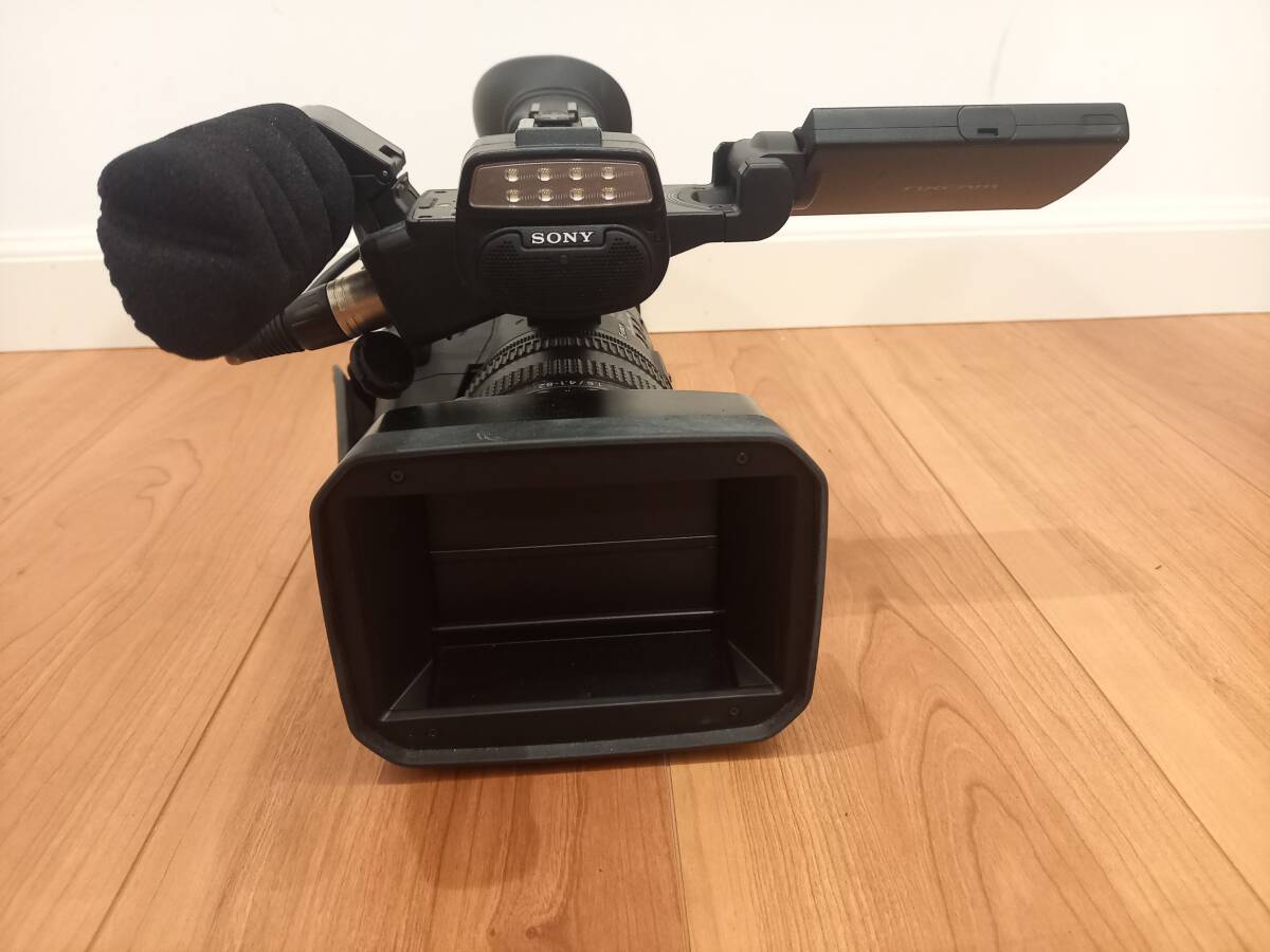 Sony HXR-NX3 Professional Camera with Charger and 2 Batteries [g1244954631]