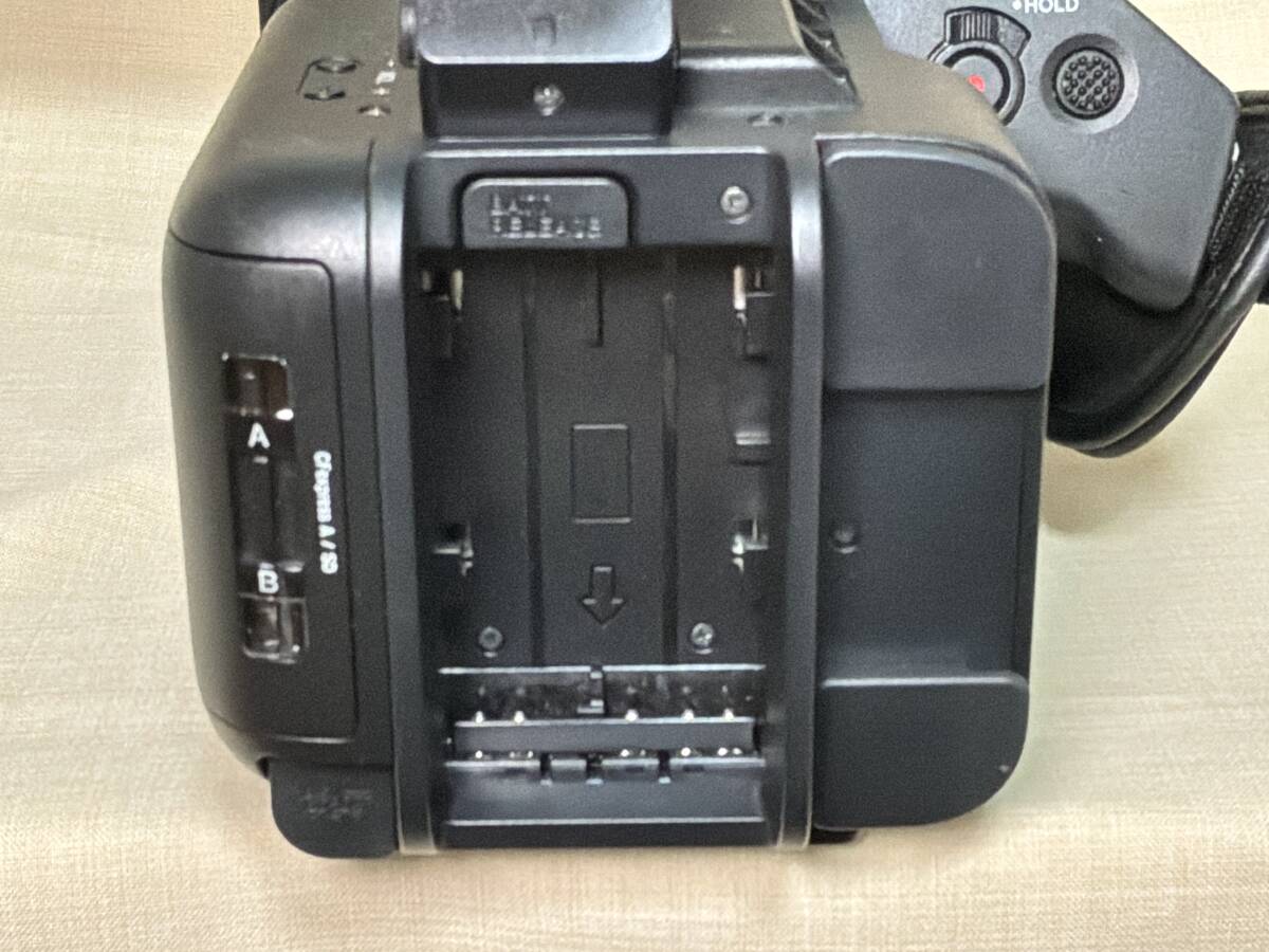 Sony HXR-NX800 Professional Camera 1.0-inch 20x Optical Zoom 4K 120P [n1245972134]