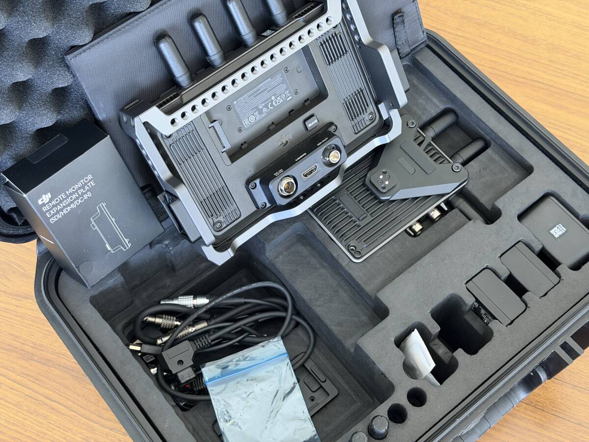 DJI Transmission Combo High Brightness Monitor with Accessories [c1246013164]