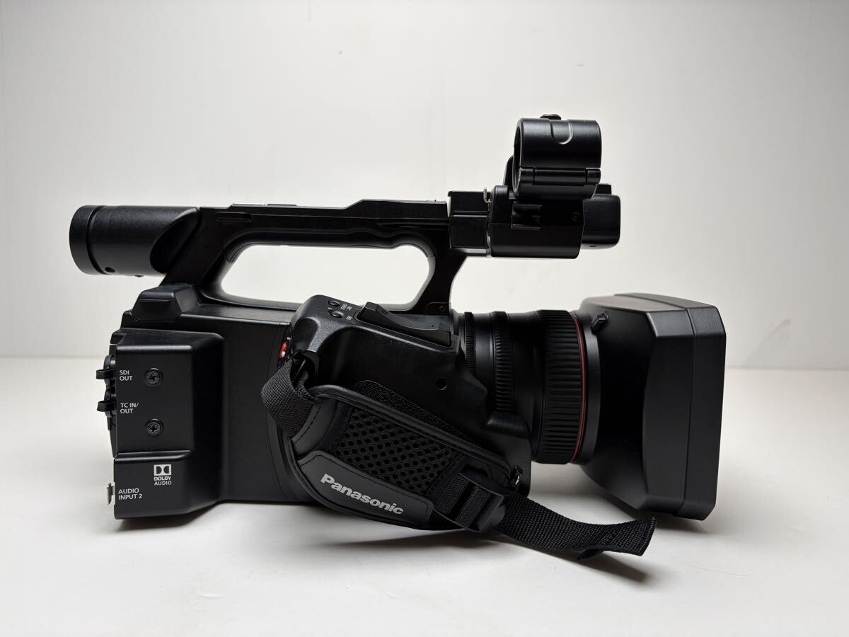 Panasonic AG-CX350 4K Video Camera with 4 Genuine Batteries [b1246367477]