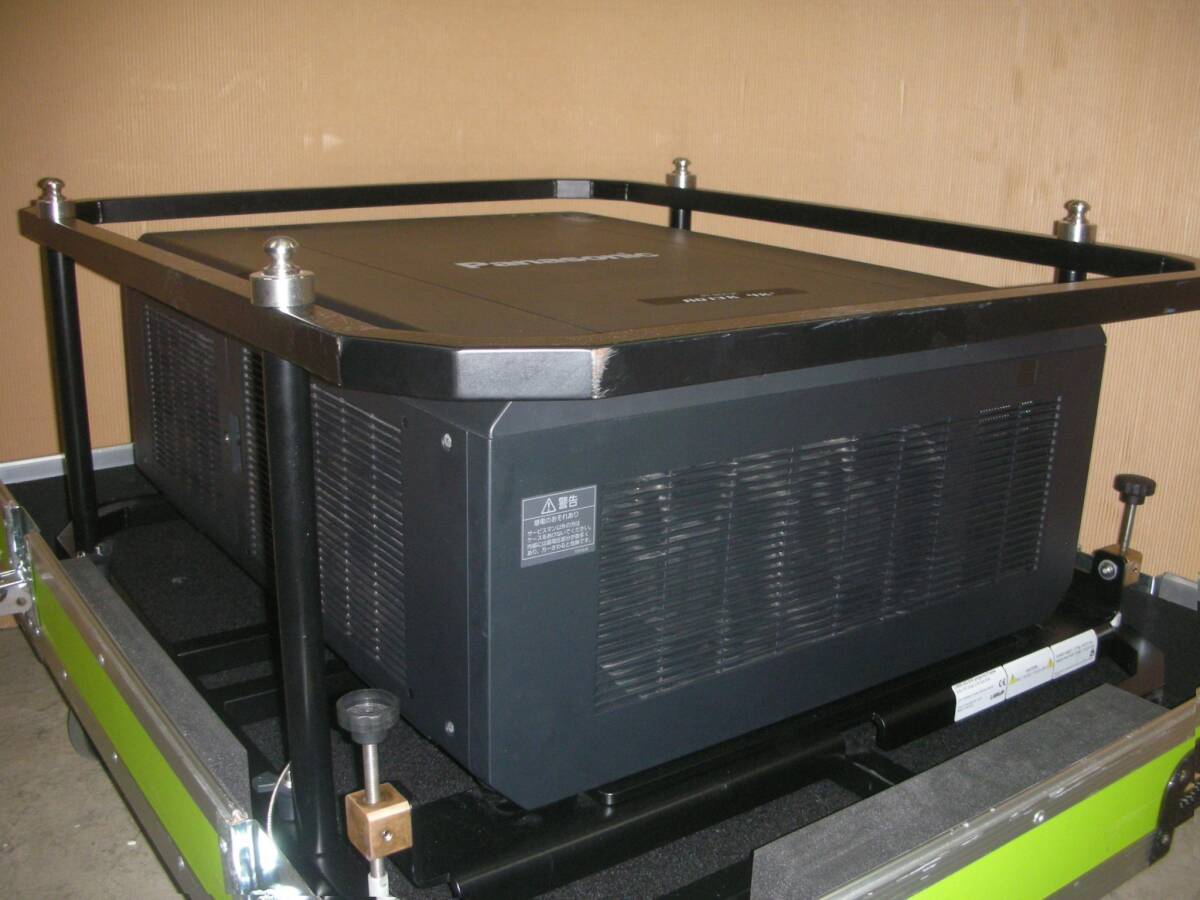 Panasonic PT-RQ13KJ DLP Projector with Hard Case [q1246588692]