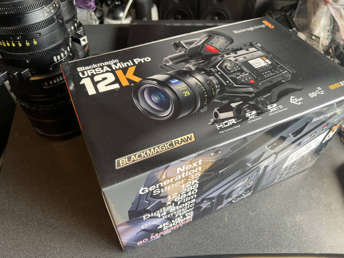 Blackmagic URSA 12K Digital Cinema Camera CANON EF MOUNT [v1247060023]