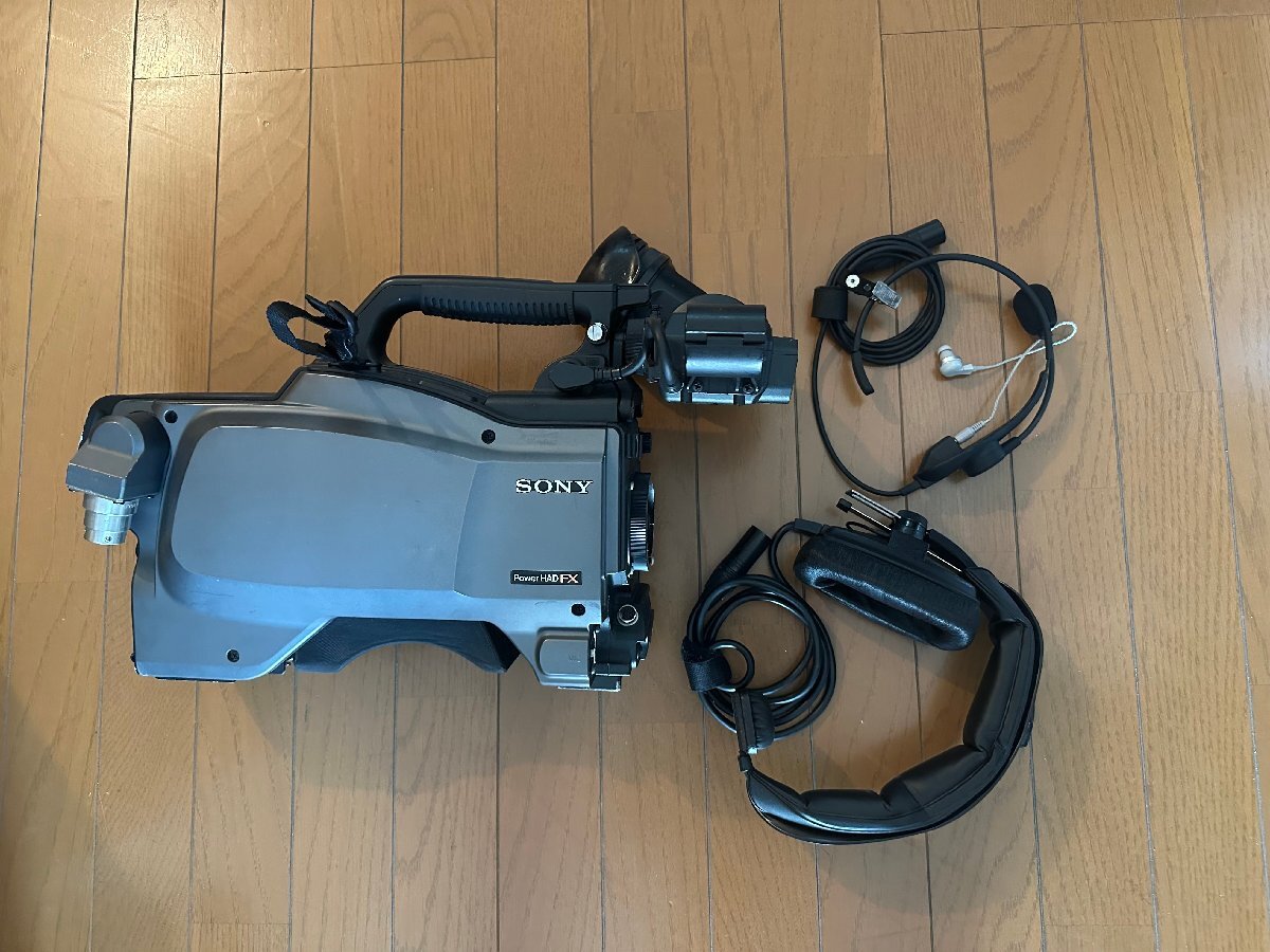 Sony HXC-100 HD Camera with HDVF-200 Viewfinder [o1247826860]