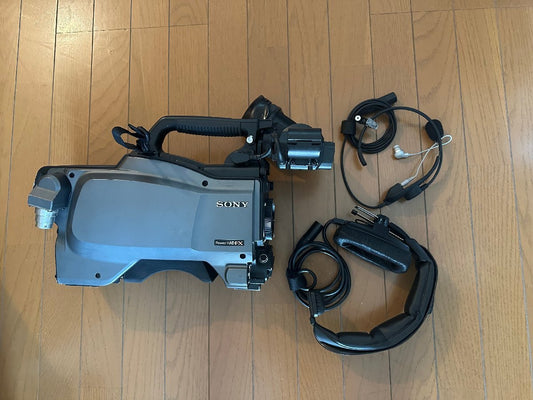 Sony HXC-100 HD Camera with HDVF-200 Viewfinder [o1247826860]