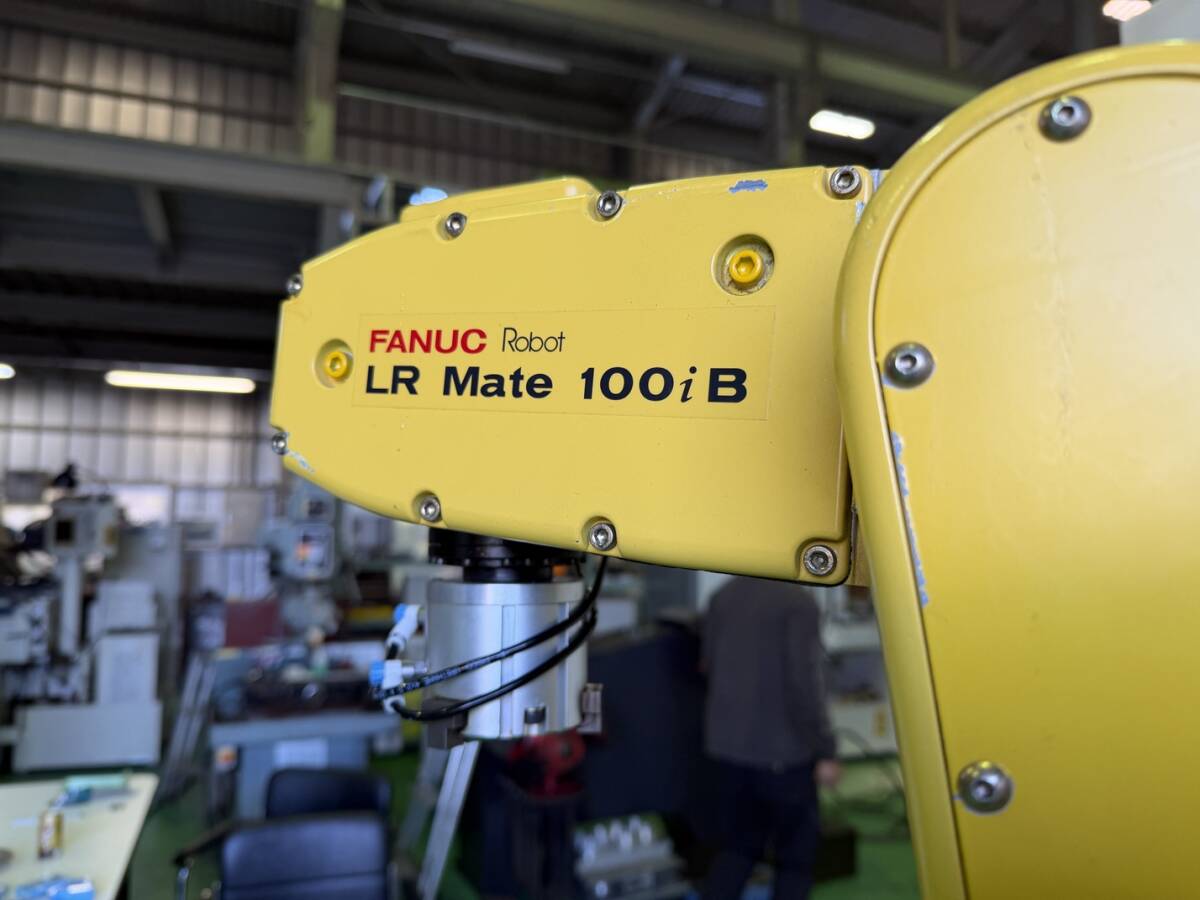 FANUC LR Mate 100iB Robot (for parts or not working) [f1247778248]