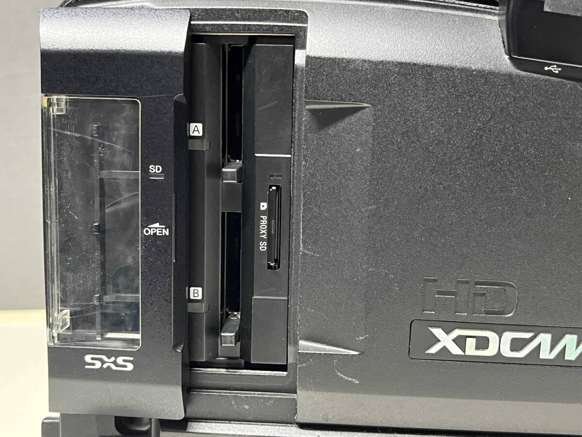 SONY PXW-X500 Camcorder with CANON HJ17ex7.6B IRSE Lens and SONY URX-S03D Receiver [m1247925377]