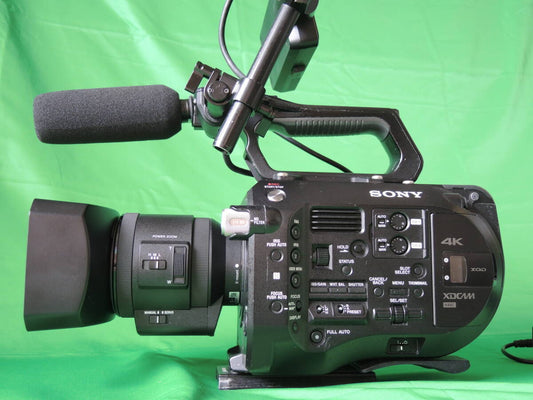 Sony PXW-FS7 Video Camera with Sony E PZ 18-200mm F3.5-6.3 OSS Lens [j1248082802]
