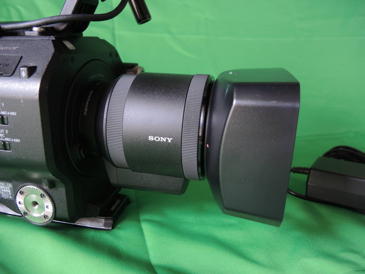 Sony PXW-FS7 Video Camera with Sony E PZ 18-200mm F3.5-6.3 OSS Lens [j1248082802]