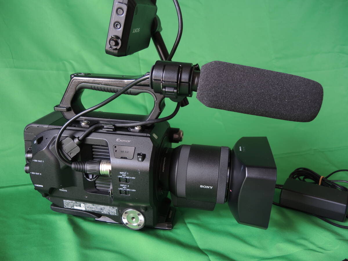 Sony PXW-FS7 Video Camera with Sony E PZ 18-200mm F3.5-6.3 OSS Lens [j1248082802]