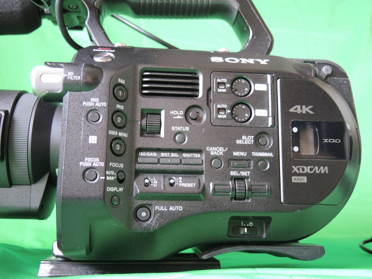 Sony PXW-FS7 Video Camera with Sony E PZ 18-200mm F3.5-6.3 OSS Lens [j1248082802]