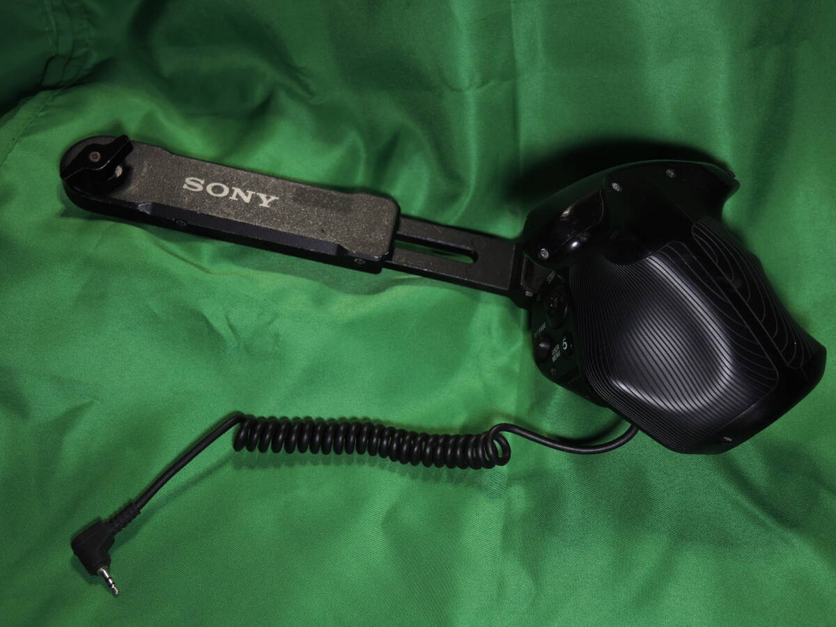 Sony PXW-FS7 Video Camera with Sony E PZ 18-200mm F3.5-6.3 OSS Lens [j1248082802]