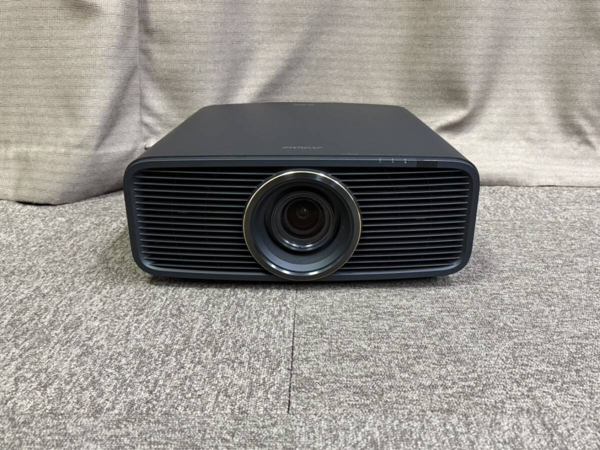 Victor DLA-Z5 Projector [v1248958408]