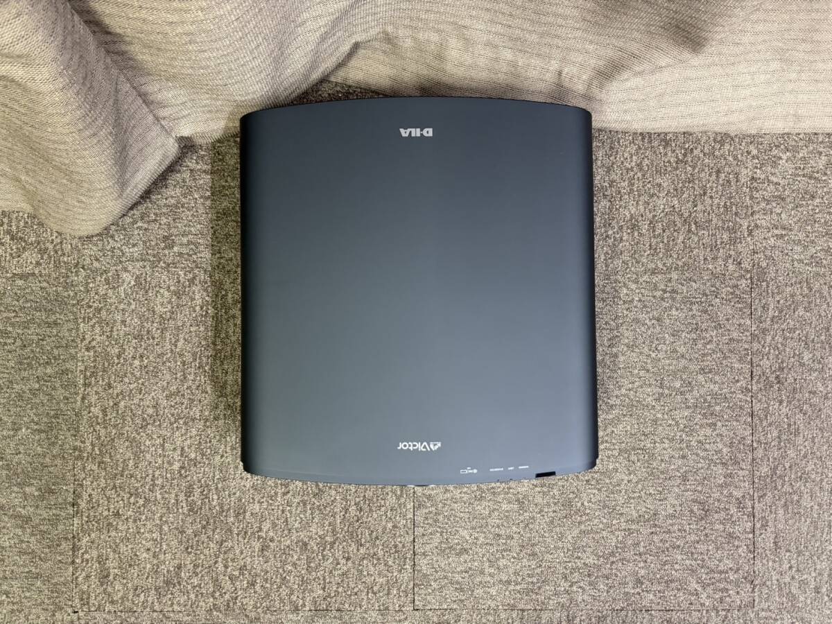 Victor DLA-Z5 Projector [v1248958408]