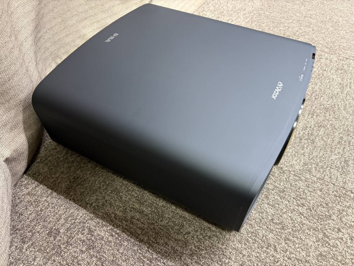 Victor DLA-Z5 Projector [v1248958408]