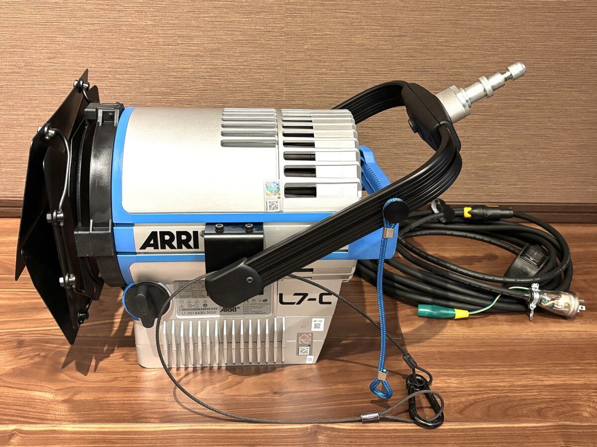 ARRI L7-C LED Fresnel Spotlight [d1249595354]
