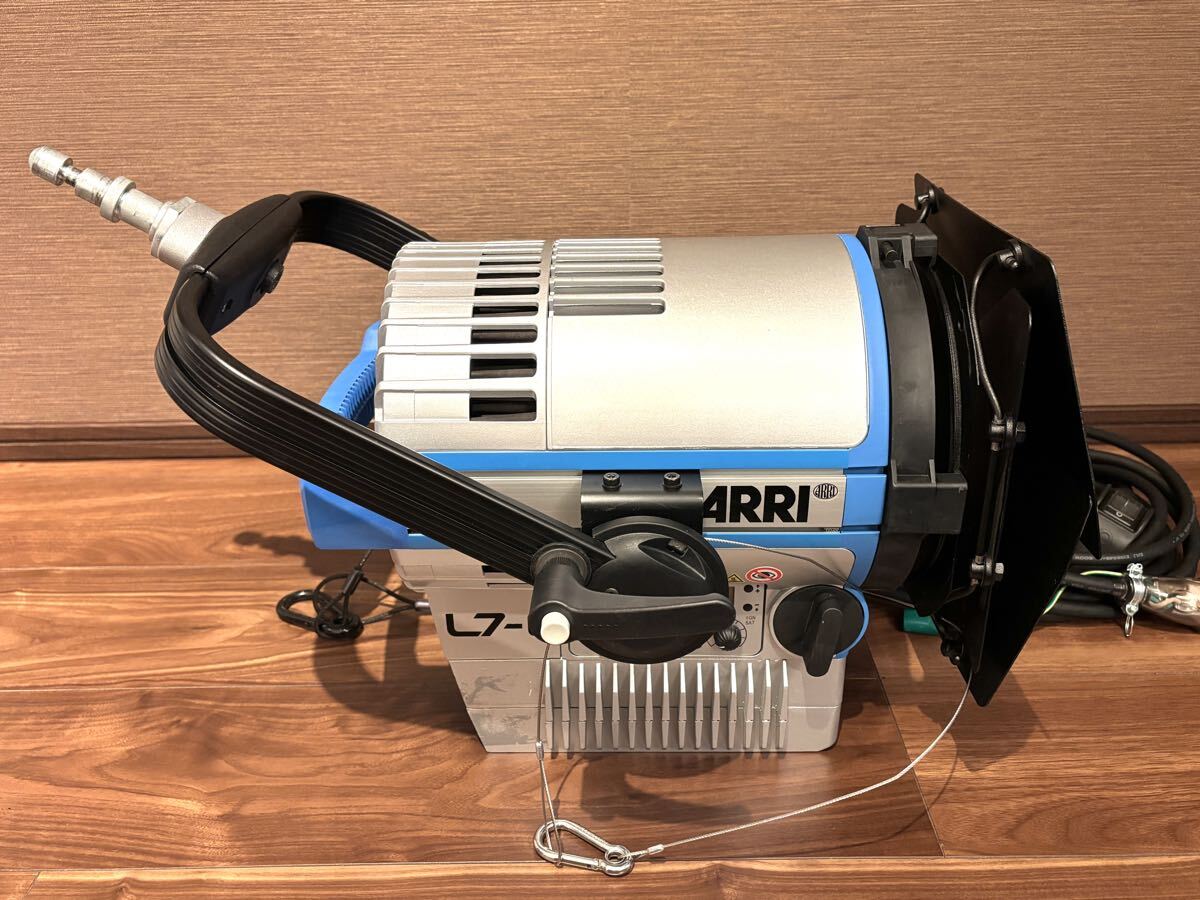 ARRI L7-C LED Fresnel Spotlight [d1249595354]