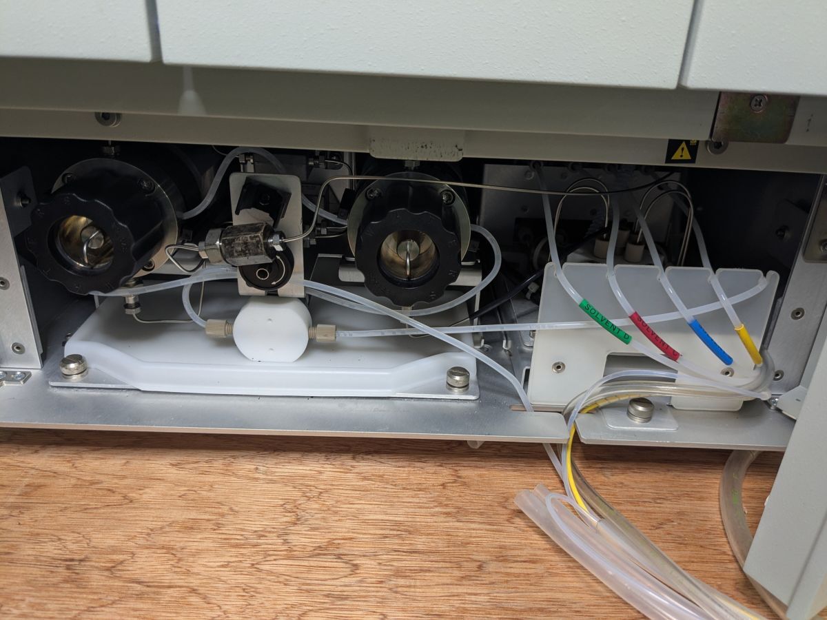 Waters e2695 HPLC Separation Module with UV/VIS Detector and PDA Detector 2489 2998 [t1249776598]