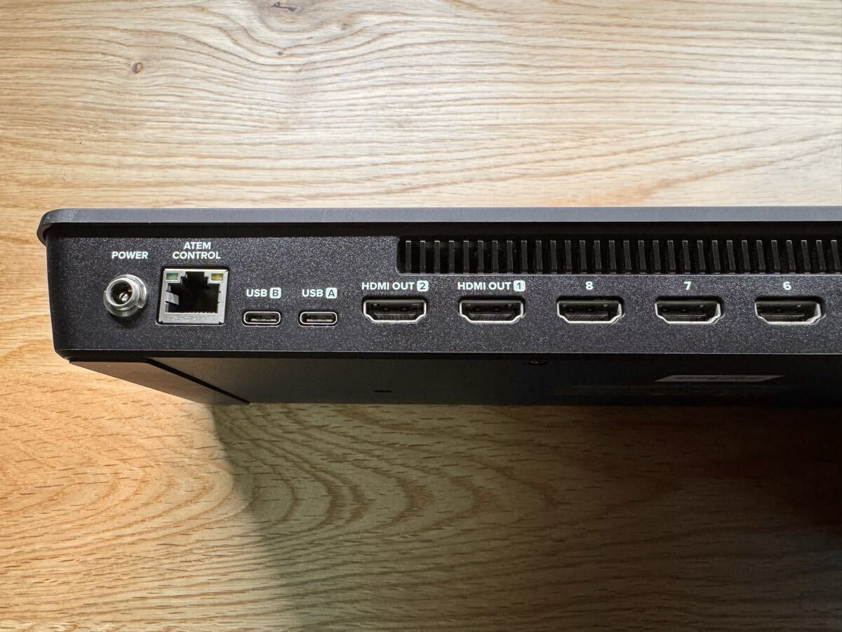 Blackmagic Design ATEM Mini Extreme Live Streaming Switcher [j1249849231]