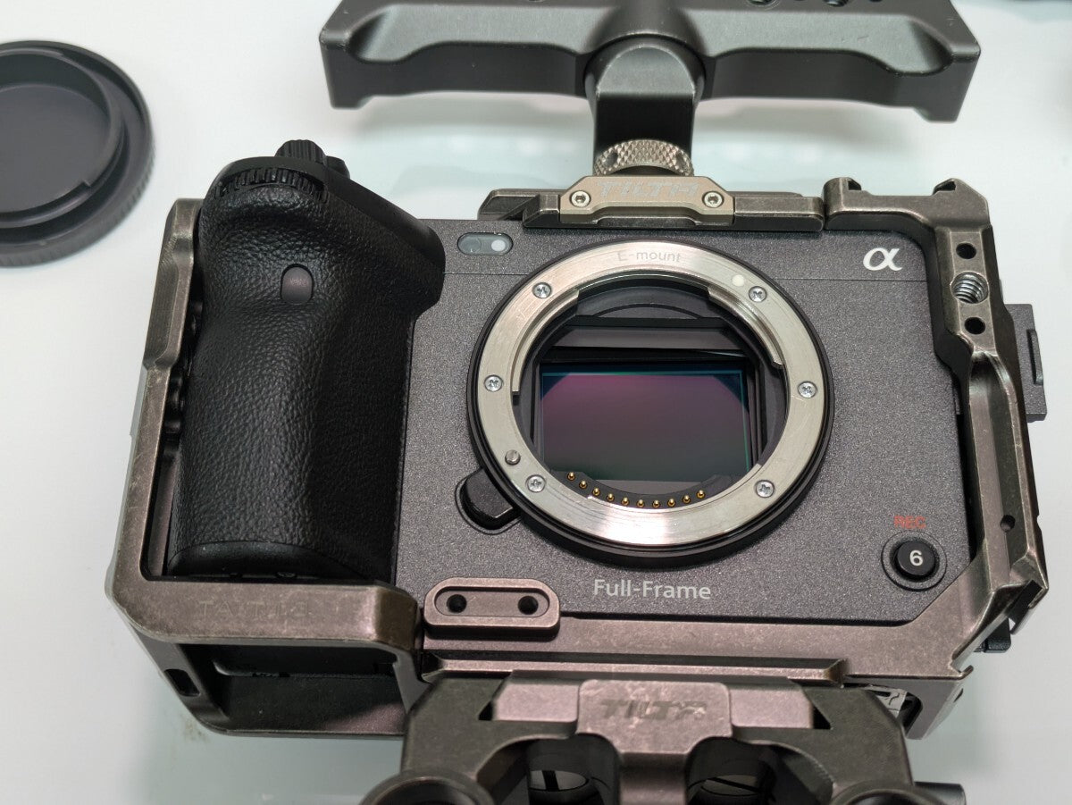 SONY ILME-FX3 Camera Body with XLR Handle and Tilta Rig 4 pcs Battery [b1242489402]