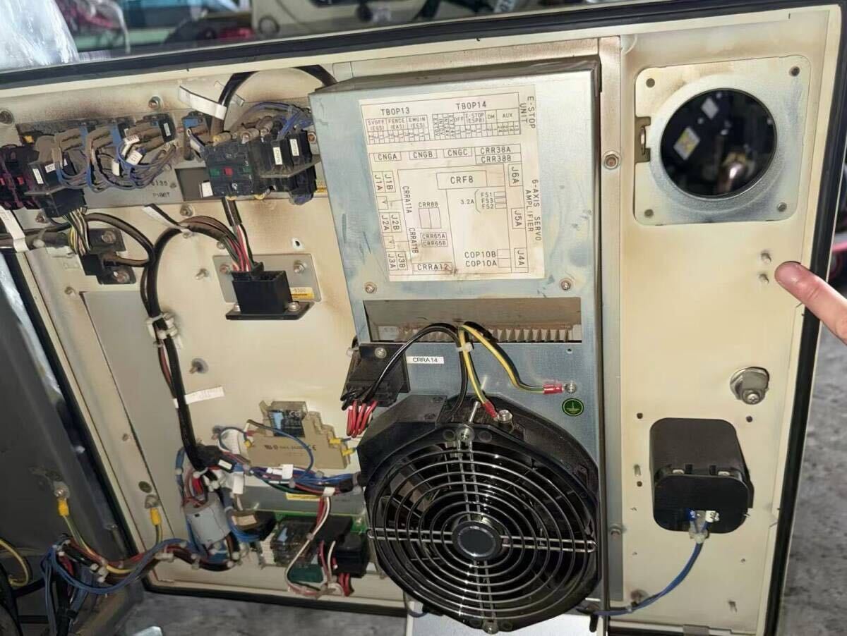 FANUC R-2000iC/165F Industrial Robot [q1236895362]
