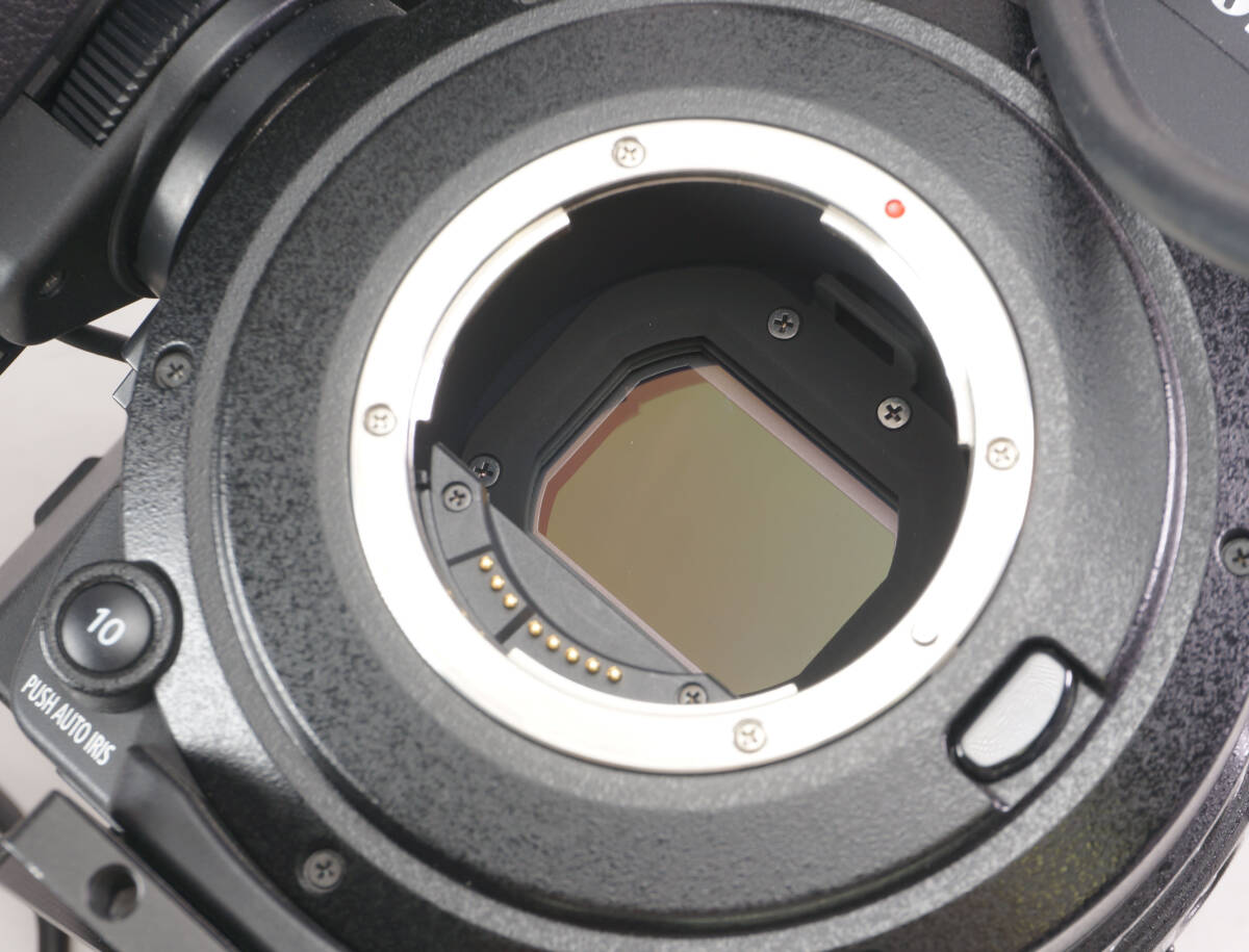 Canon EOS C200 ENG Style Set with CN-E18-80mm T4.4 L IS KAS and 8Sinn VCT Shoulder Plate [d1245313561]