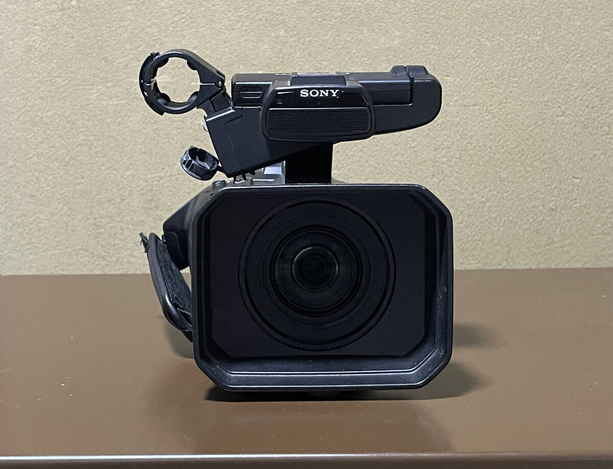 SONY HXR-NX100 Professional Camera [p1219979112]