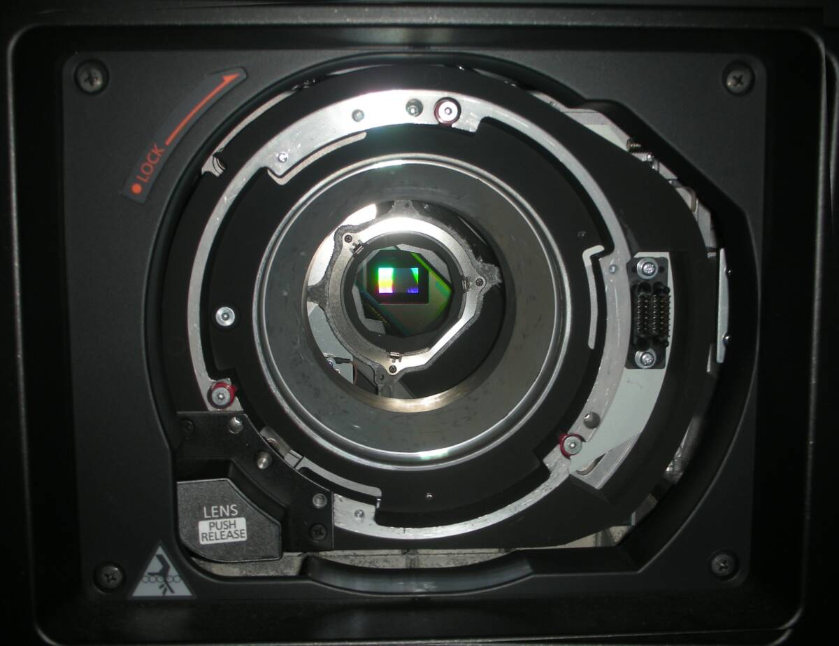 Panasonic PT-RQ13KJ DLP Projector with Hard Case [q1246588692]