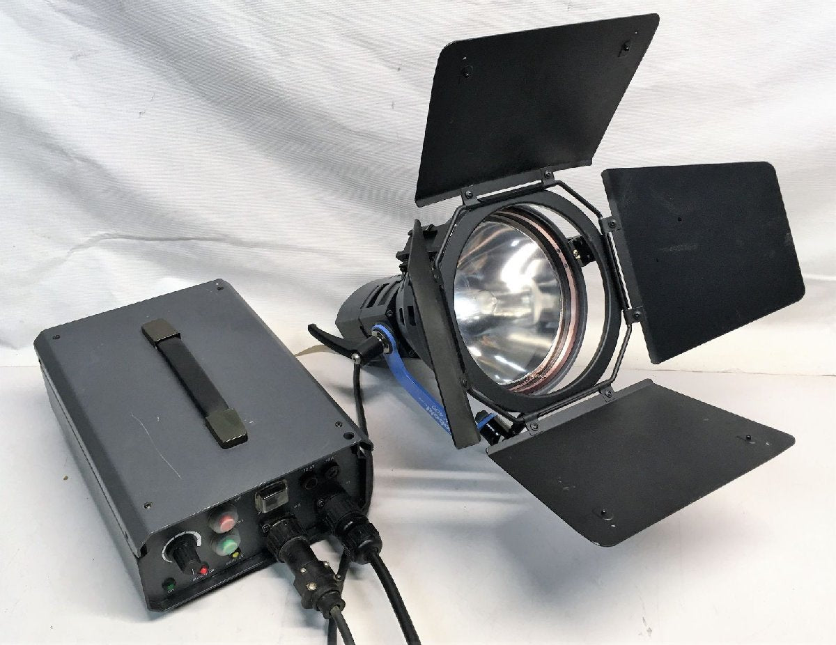 Kobold DW400 All-Weather HMI Daylight Set with PAR Lenses and Hard Case [u1063074663]