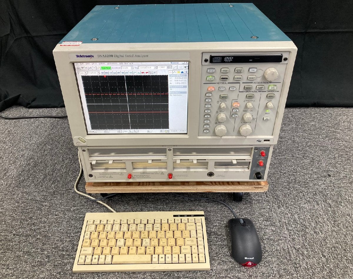 Tektronix DSA8200 Digital Serial Analyzer [1132353297]