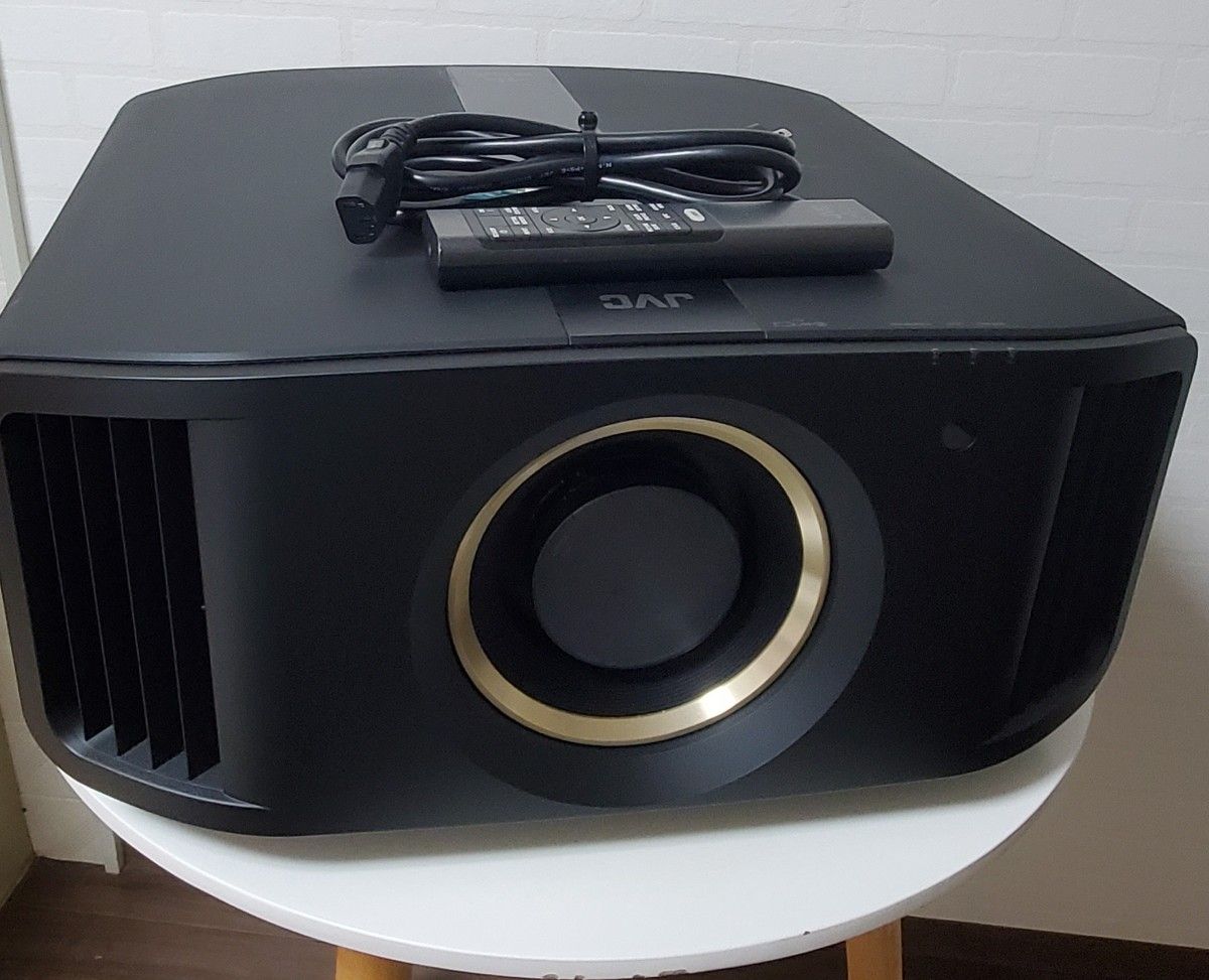JVC DLA-V7 4K Projector [z700671770]