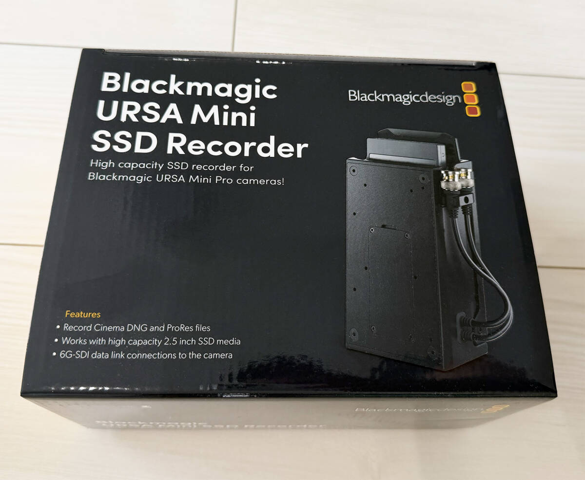 Blackmagic URSA Mini Pro 4.6K G2 Camera with Top Handle, Shoulder Pad, SSD Adapter, B4 Mount [e1242064419]