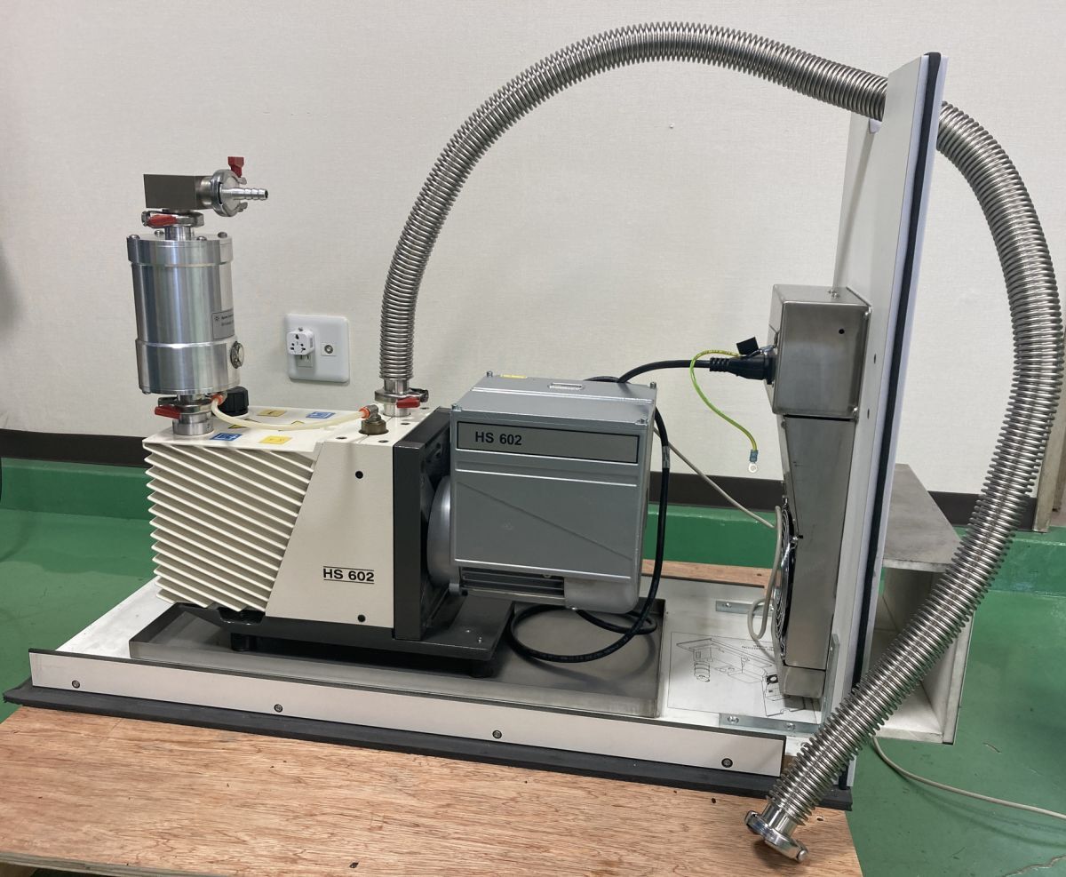 Bruker compact QTOF High Resolution Mass Spectrometer with HS602 Rotary Vacuum Pump (for parts or not working) [v1236929998]