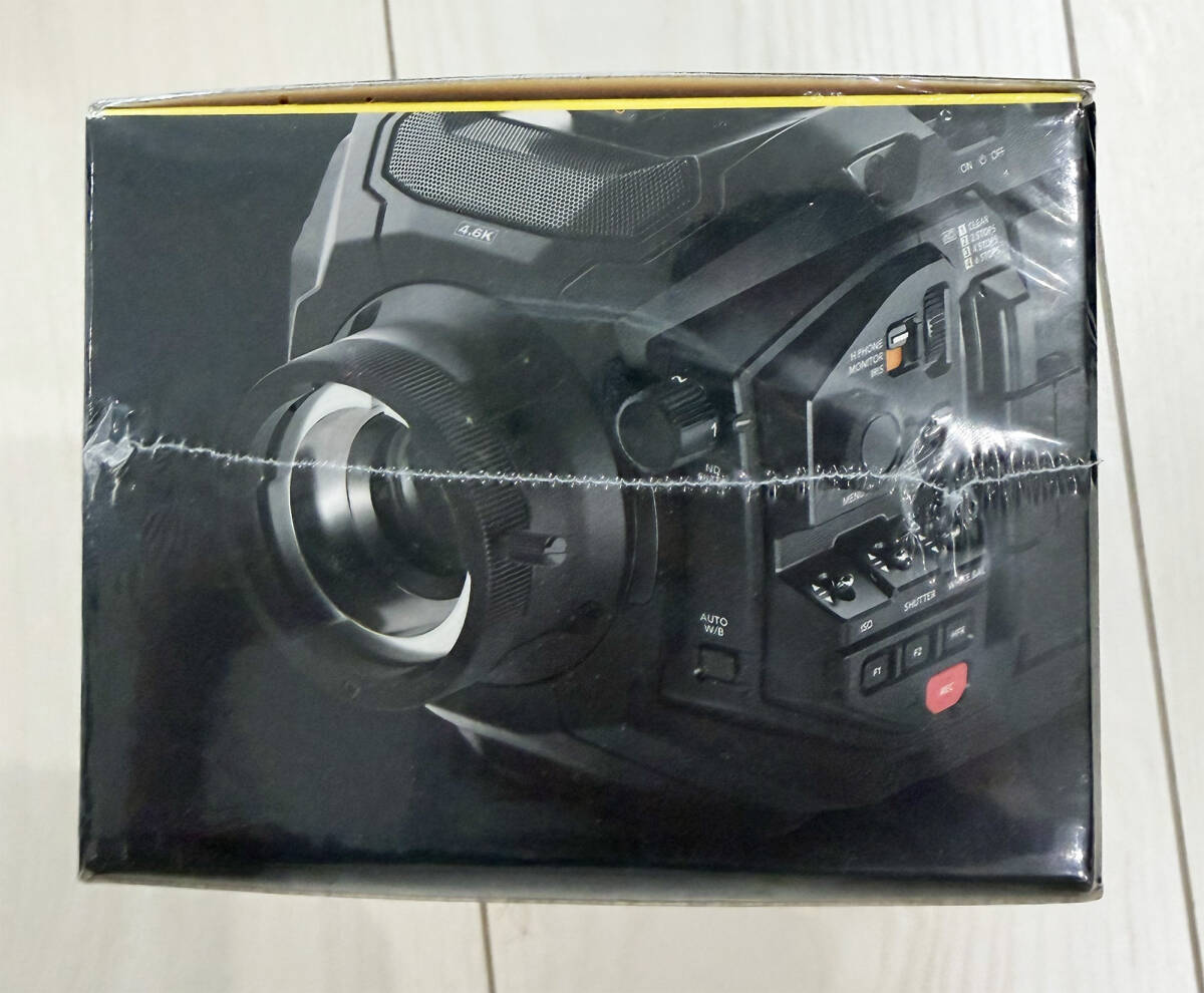Blackmagic URSA Mini Pro 4.6K G2 Camera with Top Handle, Shoulder Pad, SSD Adapter, B4 Mount [e1242064419]