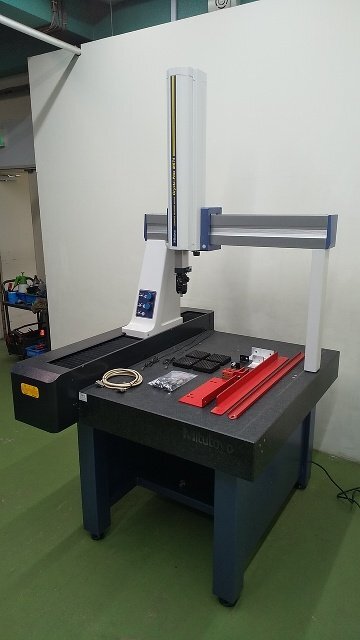 Mitutoyo Crysta Plus M574 Coordinate Measuring Machine [q1219531070]