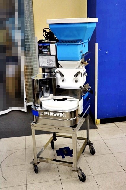 Fuji Seiki GKM-2400 Molding Machine [n1173865909]