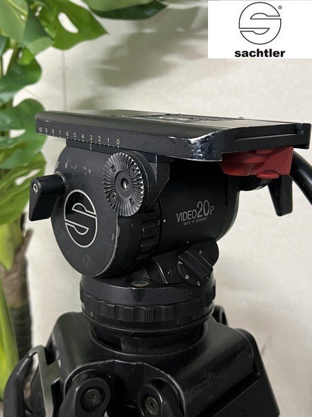 Sachtler Video 20P Carbon Fiber Tripod with Mid-Level Spreader [d1185381116]