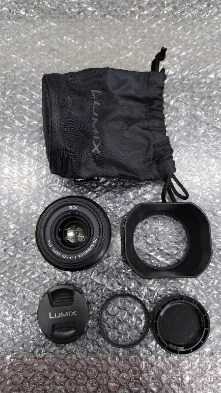 Panasonic LUMIX DMC-GX8 Digital Camera Kit with LEICA Standard Lens and 2 LUMIX Zoom Lenses [x1219043062]